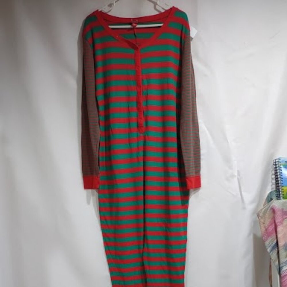 CRAZY EIGHT ELF PAJAMAS  RED AND GREEN ONE PIECE, SNAP FRONT ADULT SIZE XXL